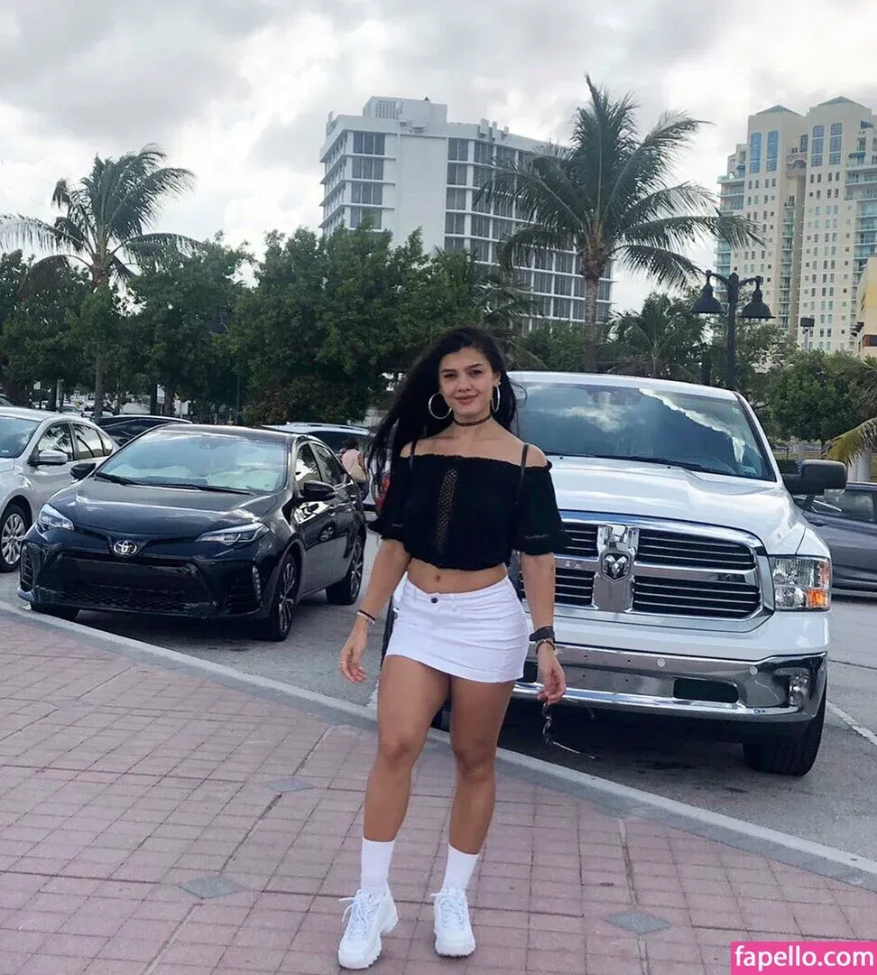 eceozbdk Onlyfans Photo Gallery 