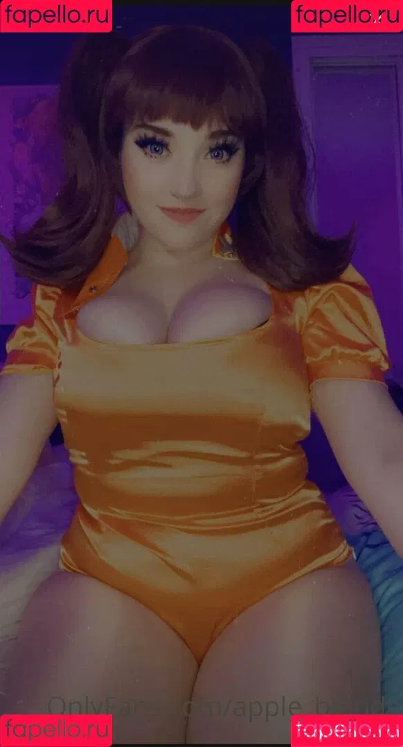 AppleBlonde Onlyfans Photo Gallery 