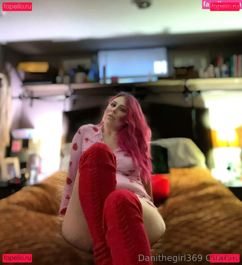 tinythaigirl4u Onlyfans Photo Gallery 