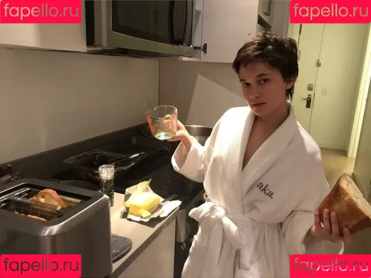 Cailee Spaeny Onlyfans Photo Gallery 