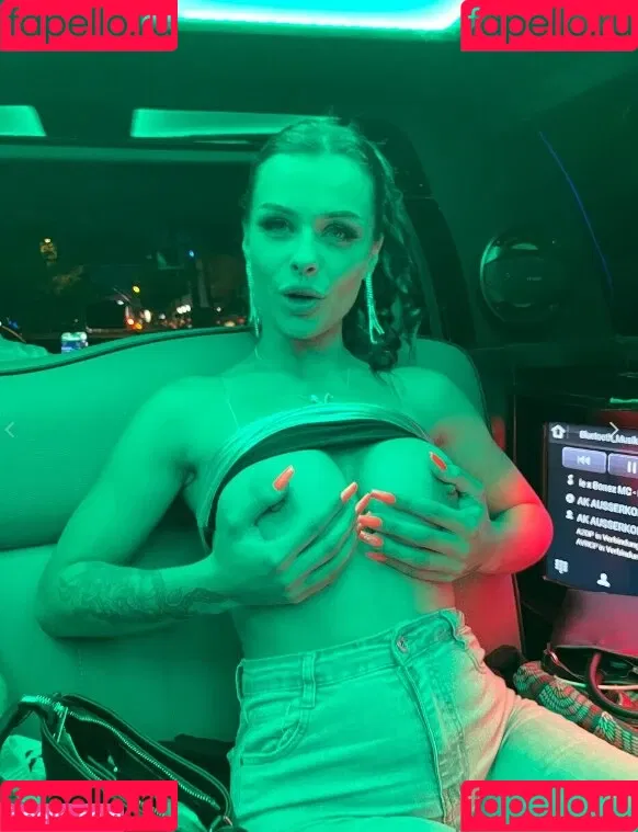 Lara Bttn Onlyfans Photo Gallery 