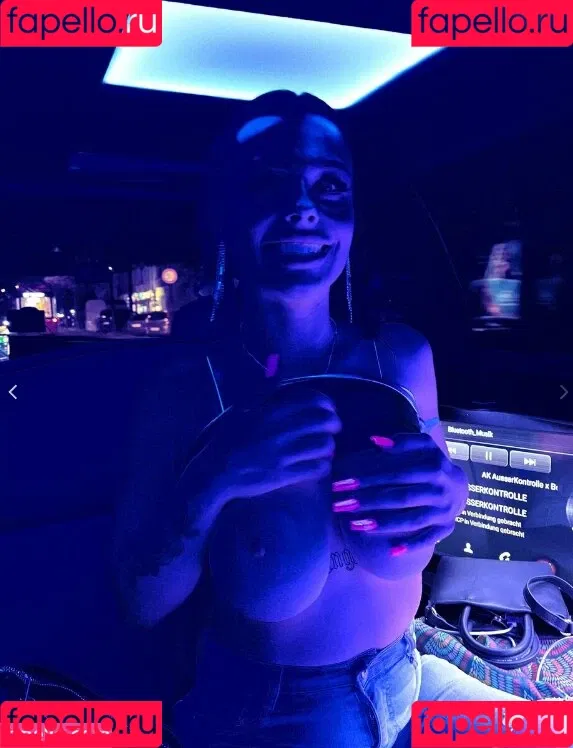Lara Bttn Onlyfans Photo Gallery 