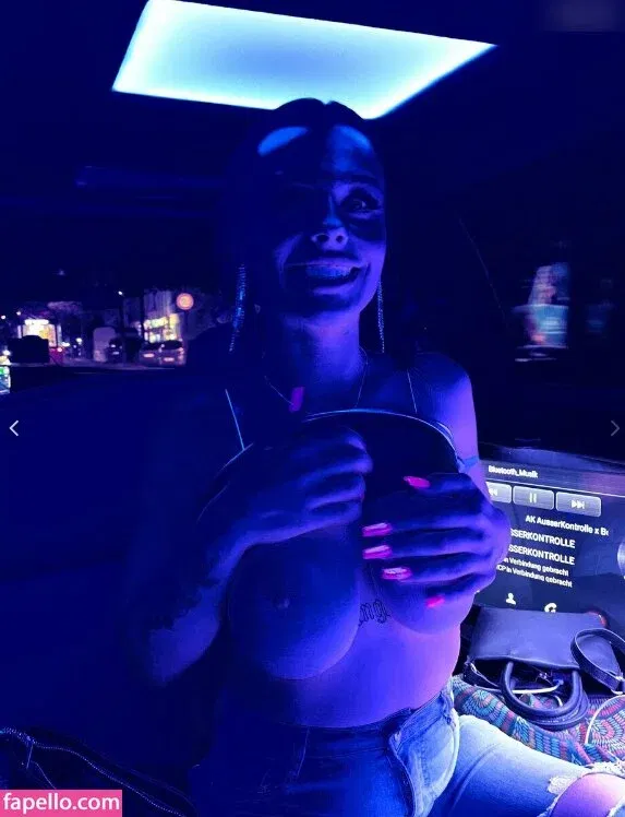 Lara Bttn Onlyfans Photo Gallery 