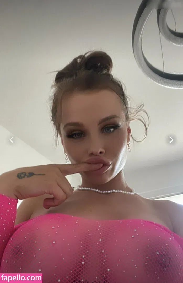 Lara Bttn Onlyfans Photo Gallery 