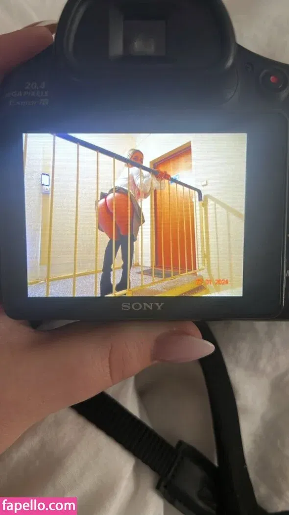 Lara Bttn Onlyfans Photo Gallery 