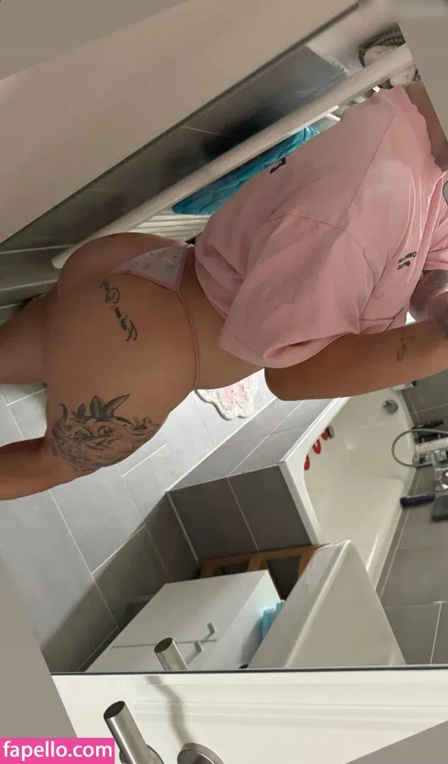 Lara Bttn Onlyfans Photo Gallery 