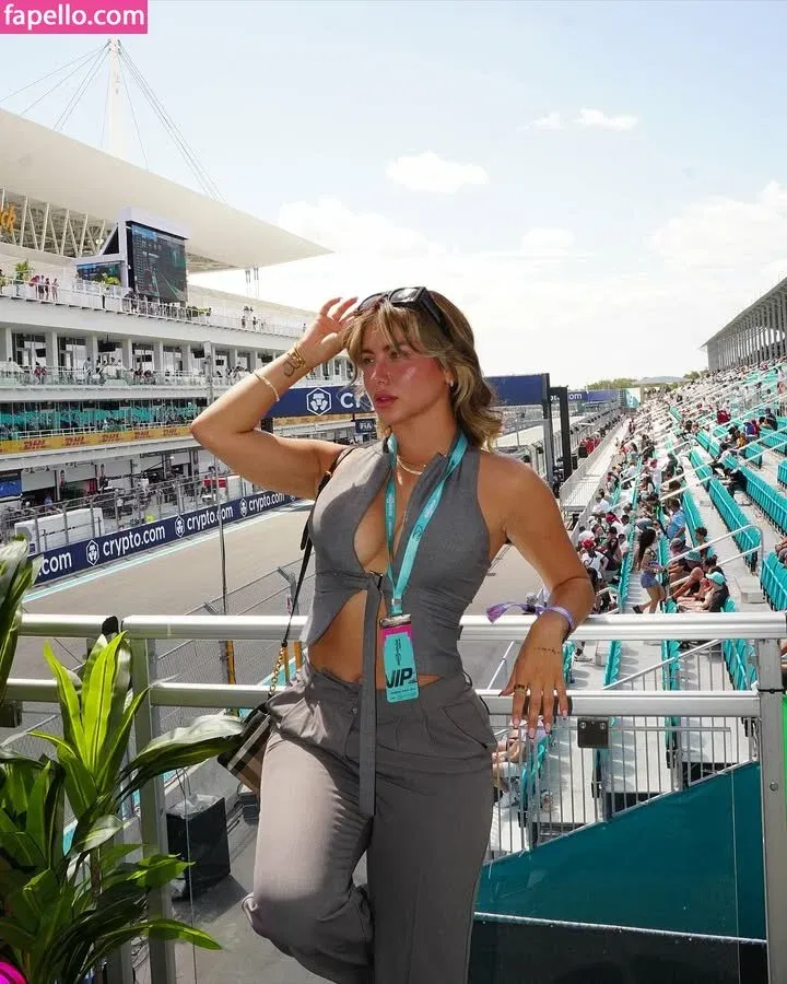 Laura Isabela Leon Onlyfans Photo Gallery 