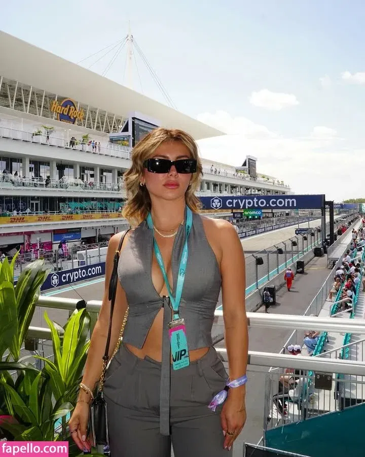 Laura Isabela Leon Onlyfans Photo Gallery 