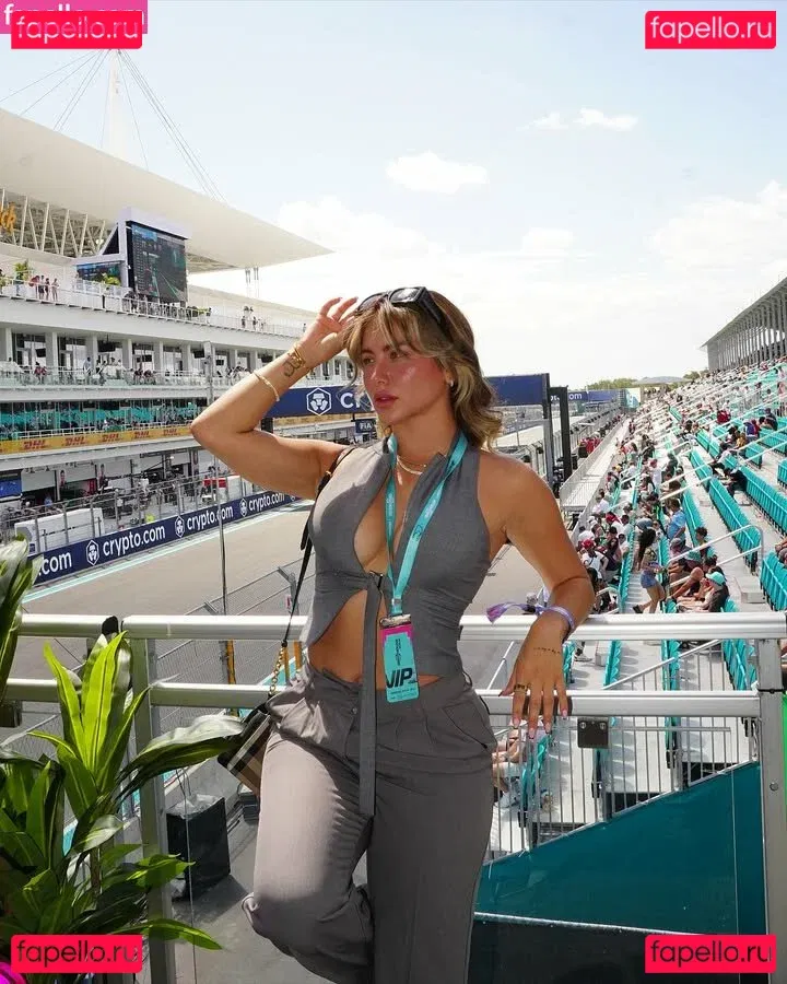 Laura Isabela Leon Onlyfans Photo Gallery 