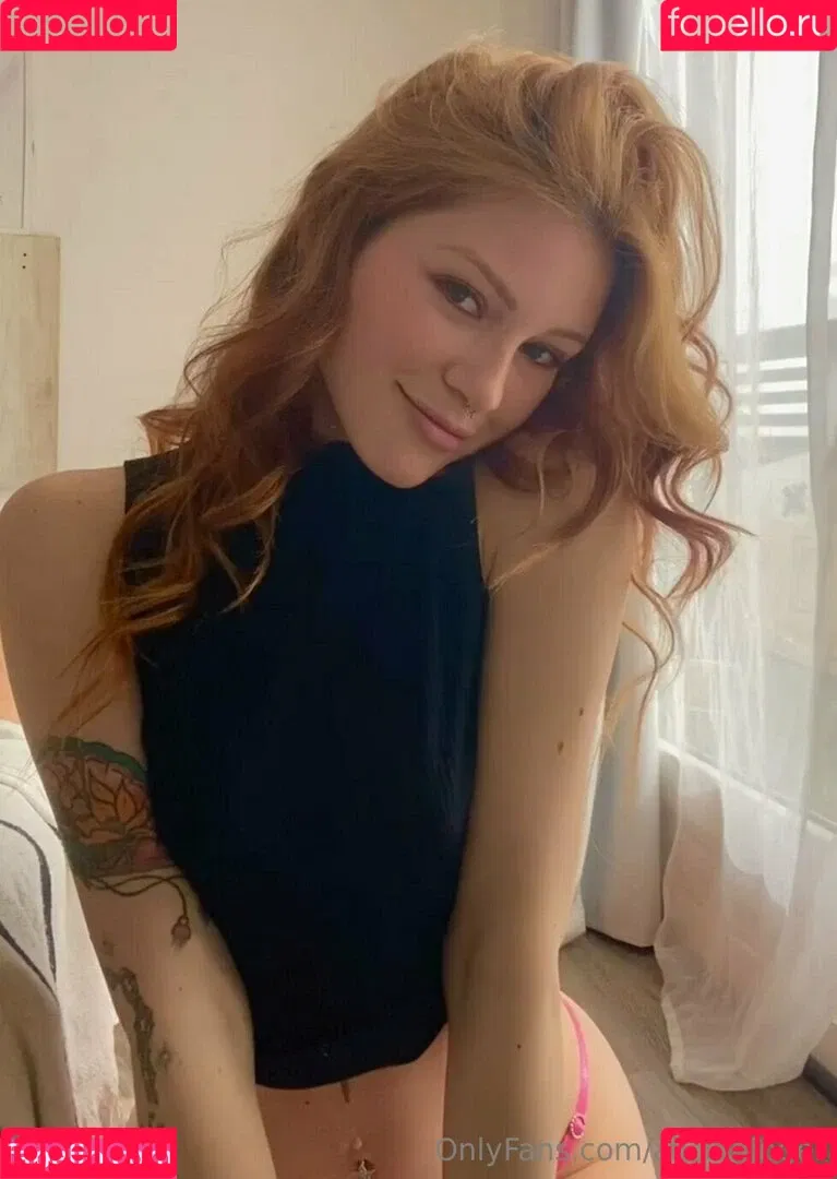 aliciaginger Onlyfans Photo Gallery 