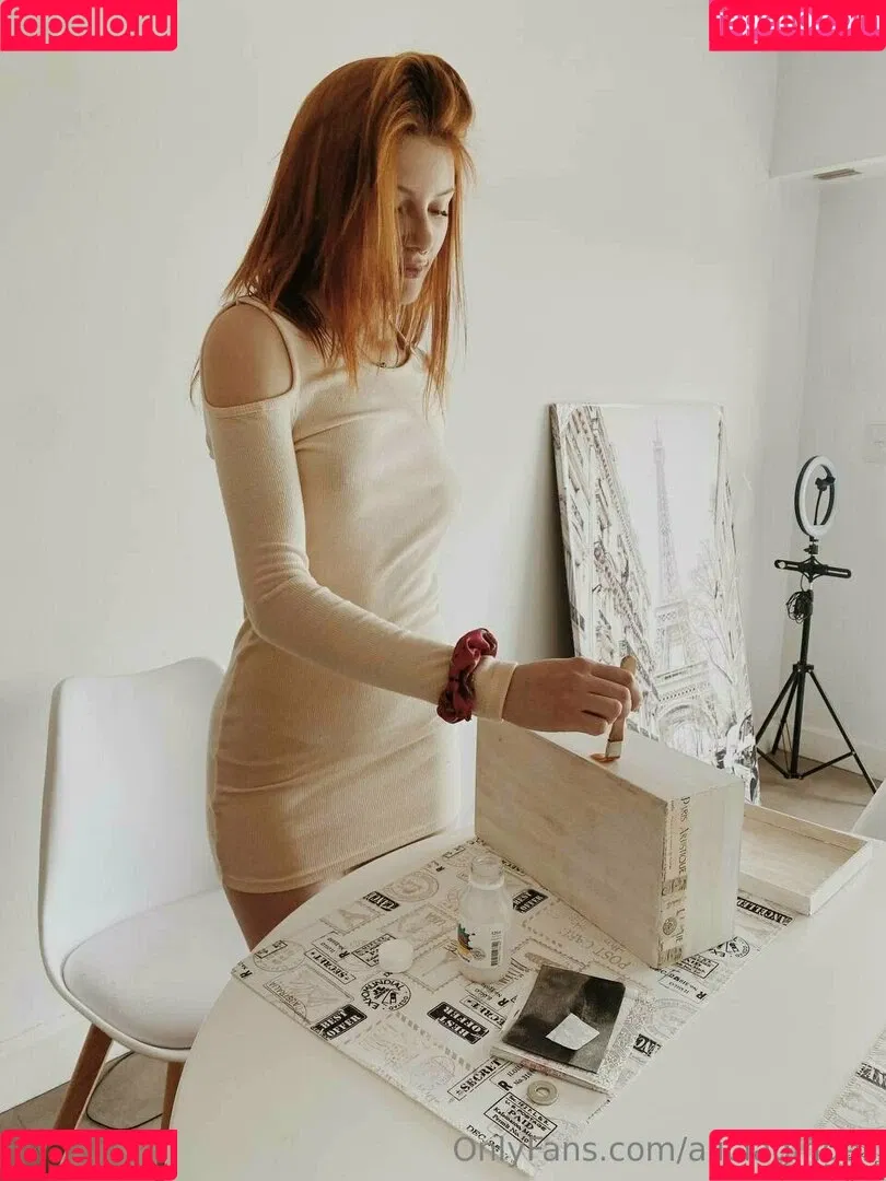 aliciaginger Onlyfans Photo Gallery 