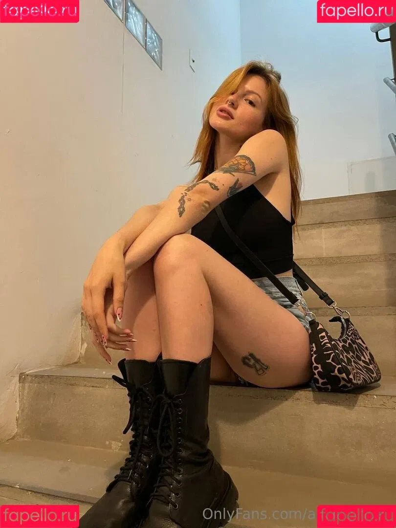 aliciaginger Onlyfans Photo Gallery 