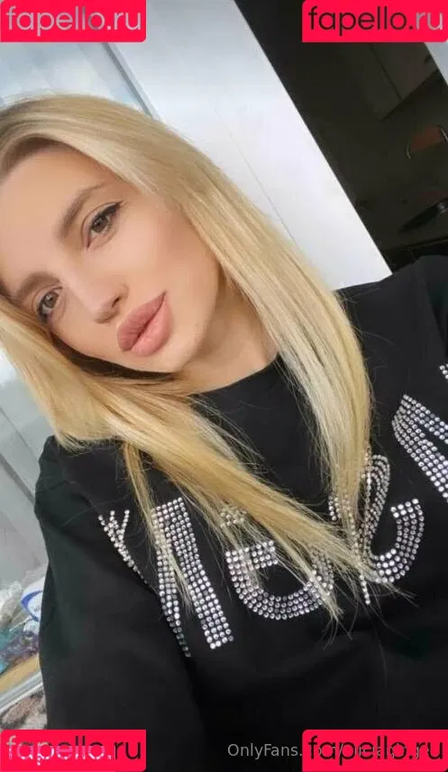 aliciaginger Onlyfans Photo Gallery 
