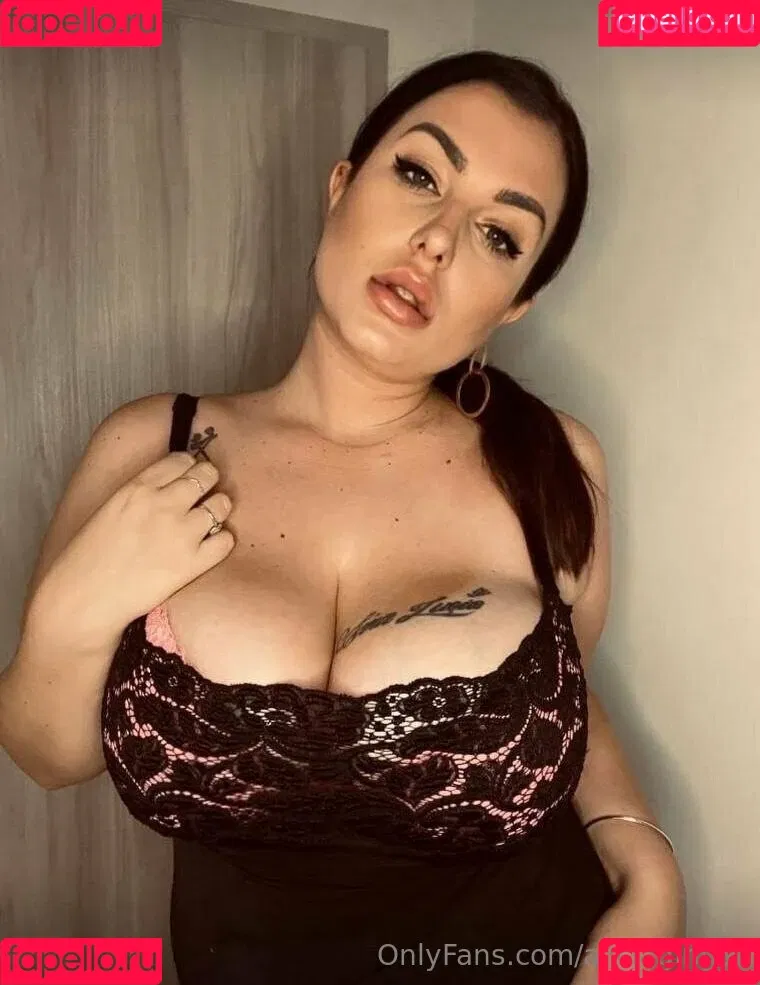 aliciaginger Onlyfans Photo Gallery 