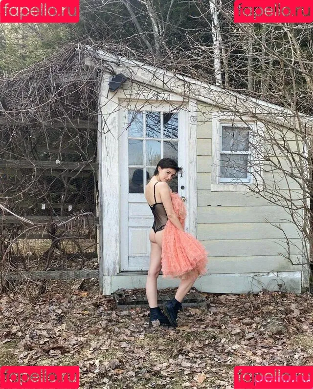 Ella Hunt Onlyfans Photo Gallery 
