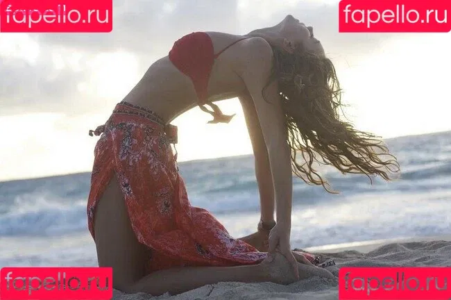 Ella Hunt Onlyfans Photo Gallery 