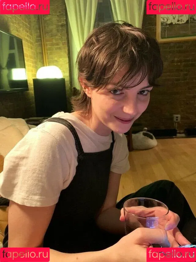 Ella Hunt Onlyfans Photo Gallery 