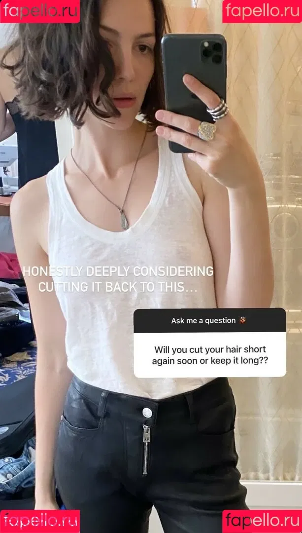 Ella Hunt Onlyfans Photo Gallery 
