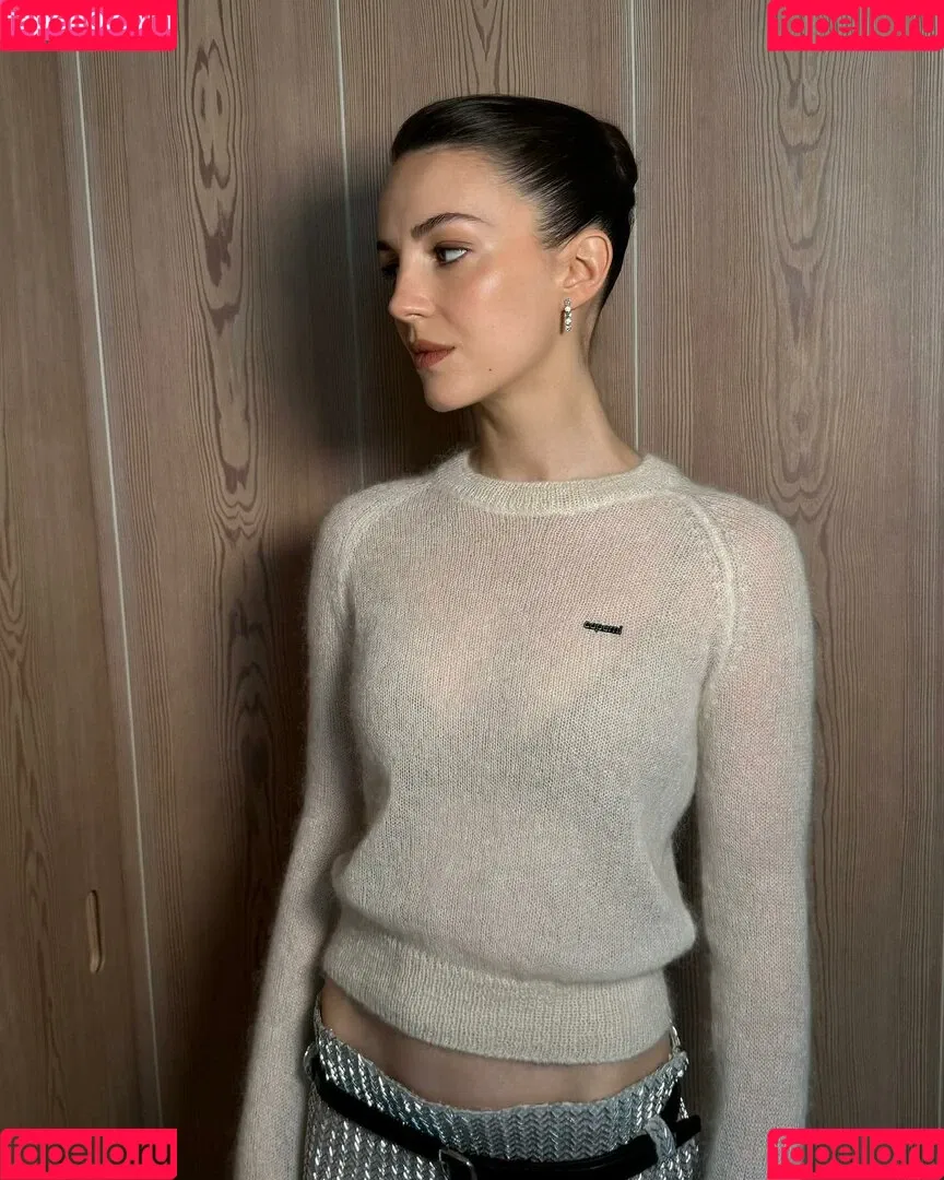 Ella Hunt Onlyfans Photo Gallery 