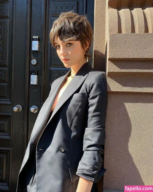 Ella Hunt Onlyfans Photo Gallery 