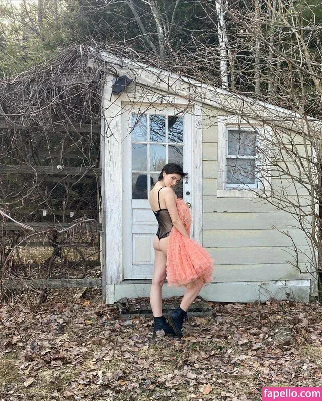 Ella Hunt Onlyfans Photo Gallery 