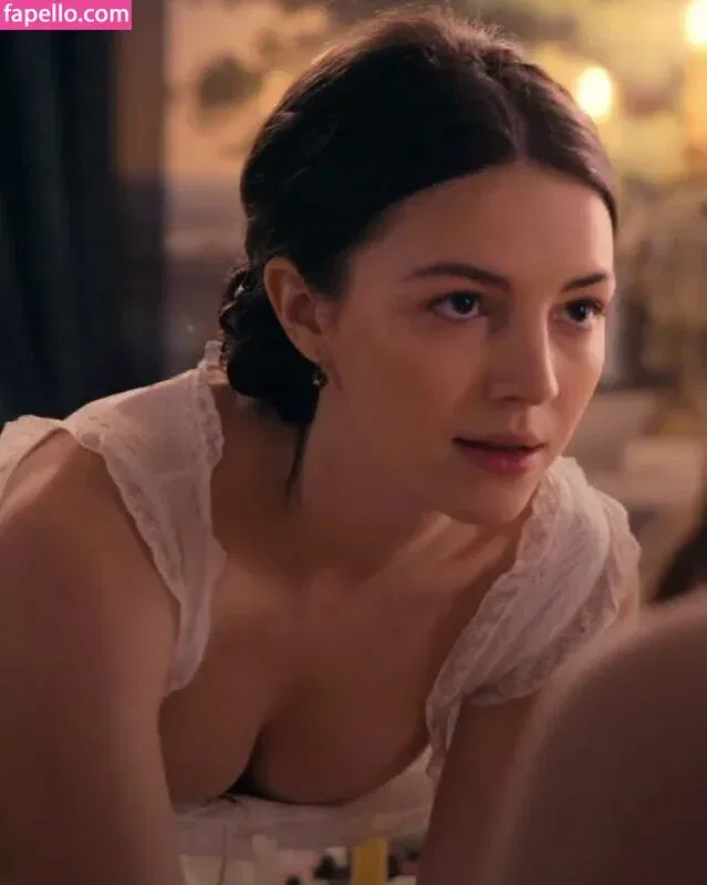 Ella Hunt Onlyfans Photo Gallery 