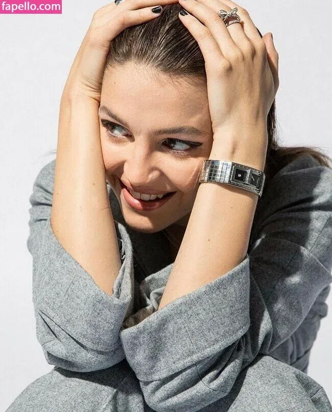 Ella Hunt Onlyfans Photo Gallery 