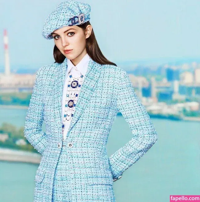 Ella Hunt Onlyfans Photo Gallery 