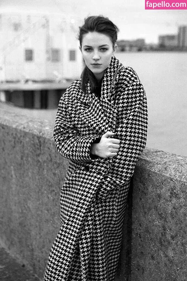 Ella Hunt Onlyfans Photo Gallery 