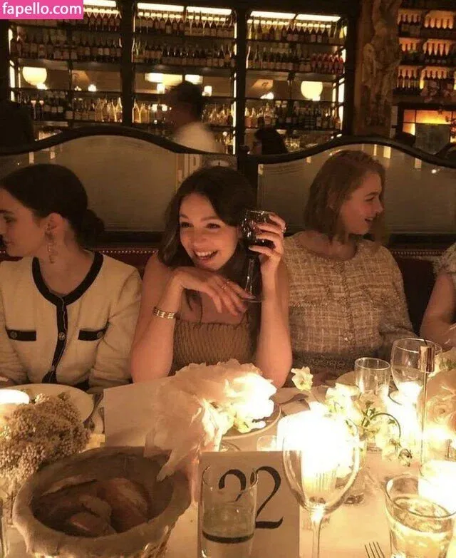 Ella Hunt Onlyfans Photo Gallery 