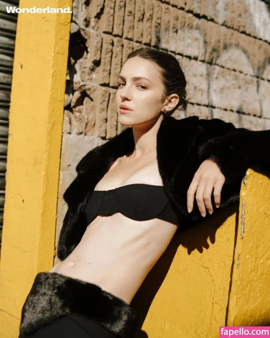 Ella Hunt Onlyfans Photo Gallery 