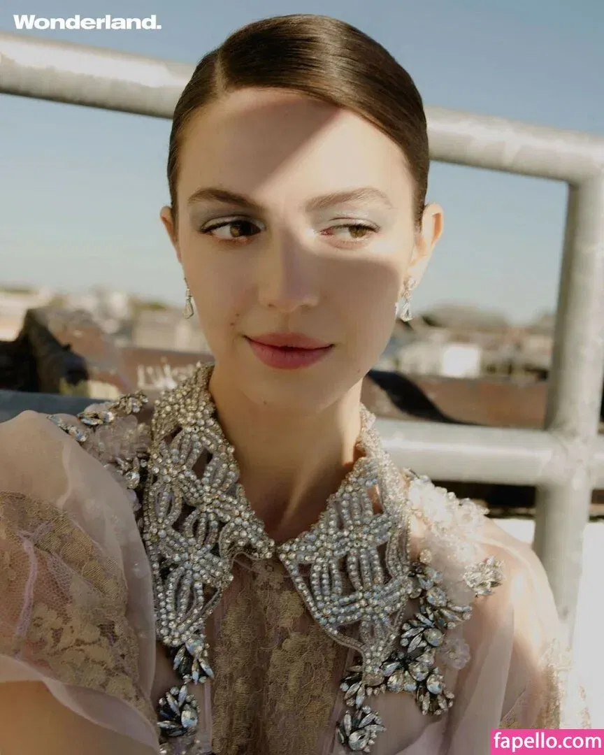 Ella Hunt Onlyfans Photo Gallery 