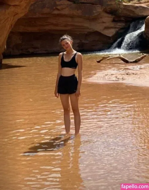 Ella Hunt Onlyfans Photo Gallery 