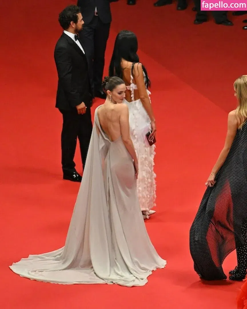 Ella Hunt Onlyfans Photo Gallery 