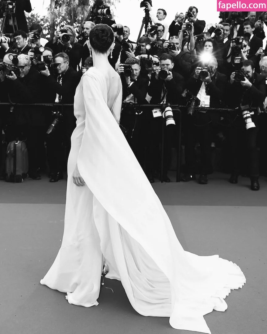 Ella Hunt Onlyfans Photo Gallery 