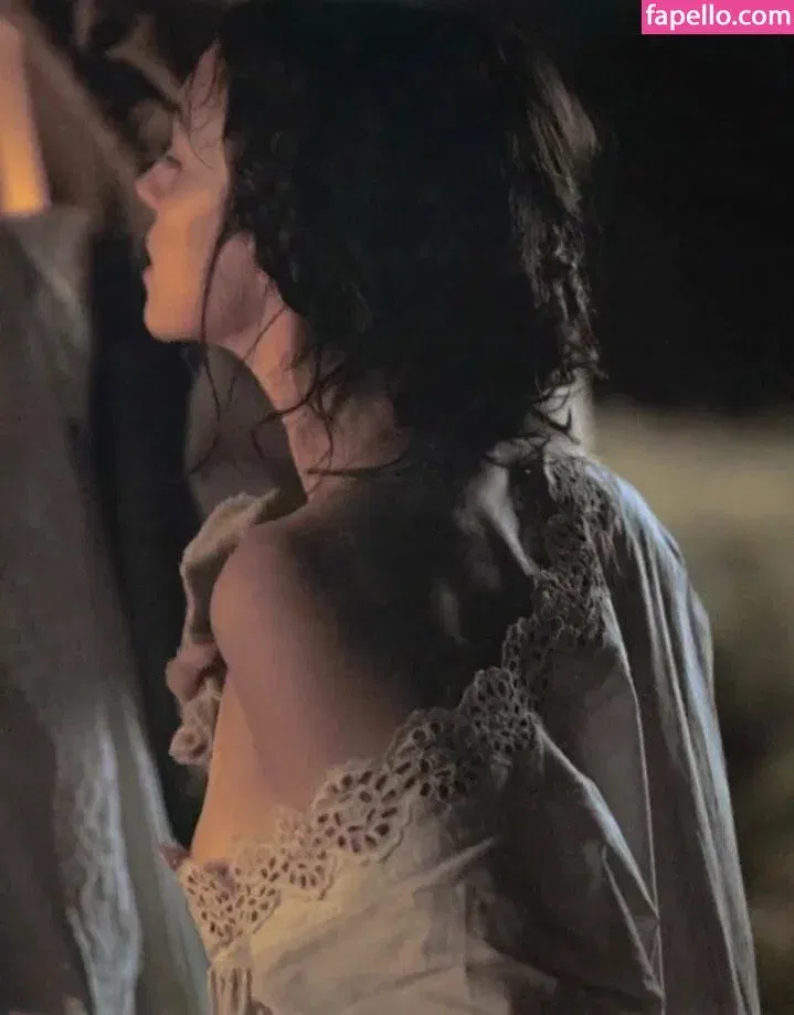 Ella Hunt Onlyfans Photo Gallery 