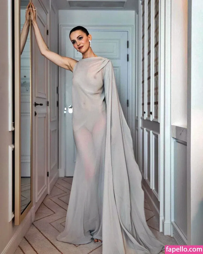 Ella Hunt Onlyfans Photo Gallery 