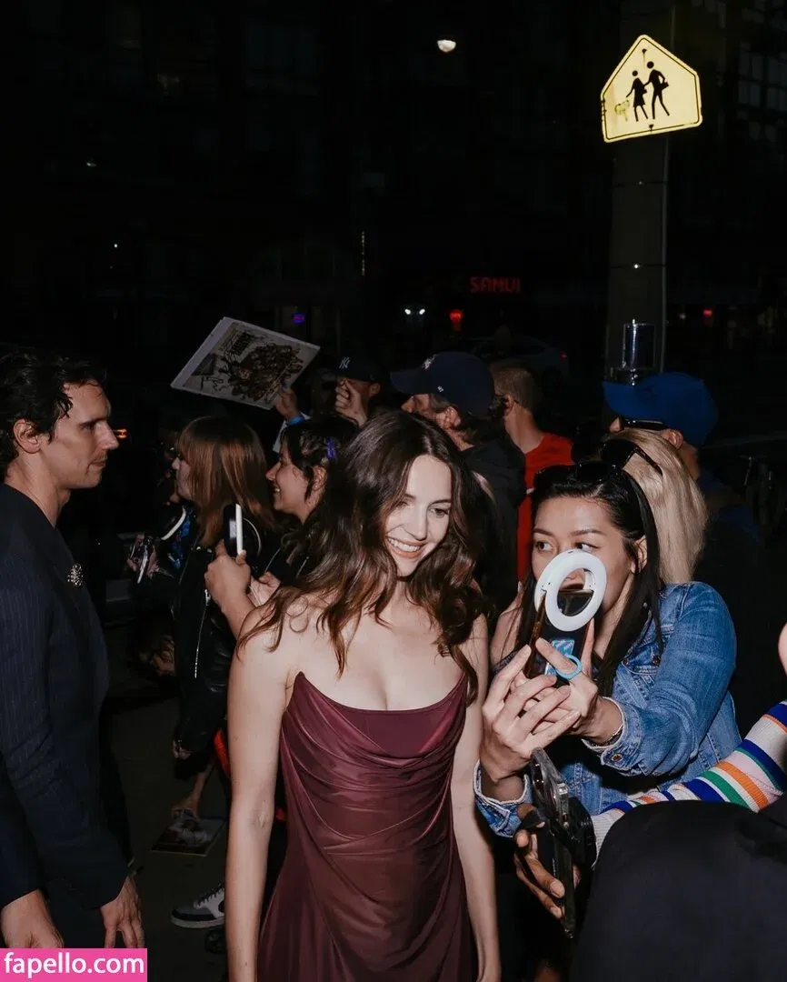 Ella Hunt Onlyfans Photo Gallery 