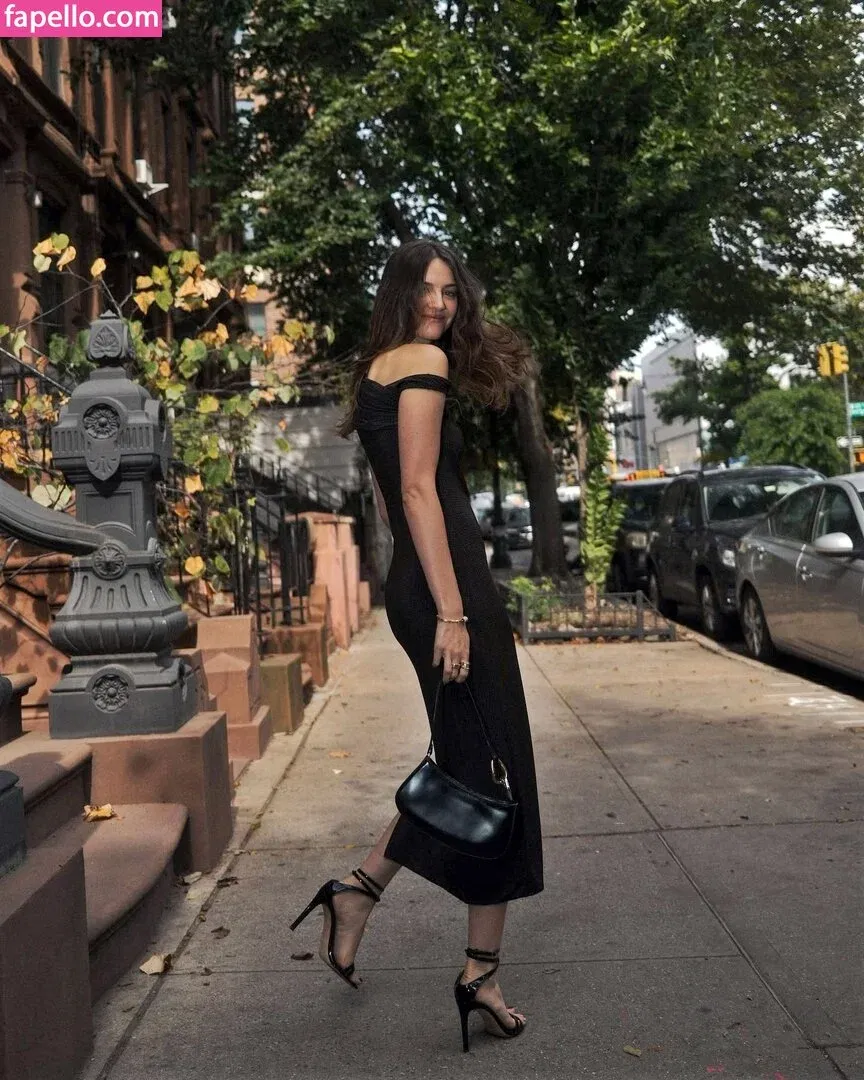 Ella Hunt Onlyfans Photo Gallery 