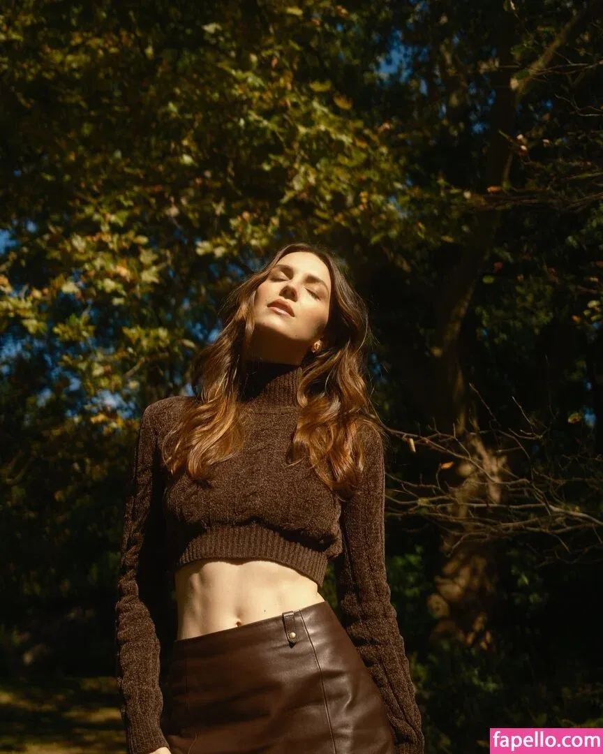 Ella Hunt Onlyfans Photo Gallery 