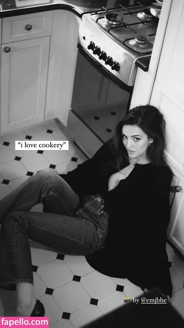 Ella Hunt Onlyfans Photo Gallery 