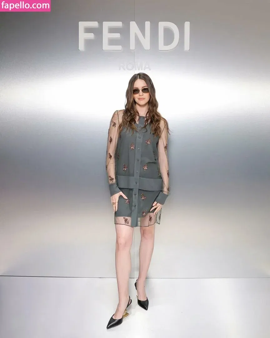 Ella Hunt Onlyfans Photo Gallery 