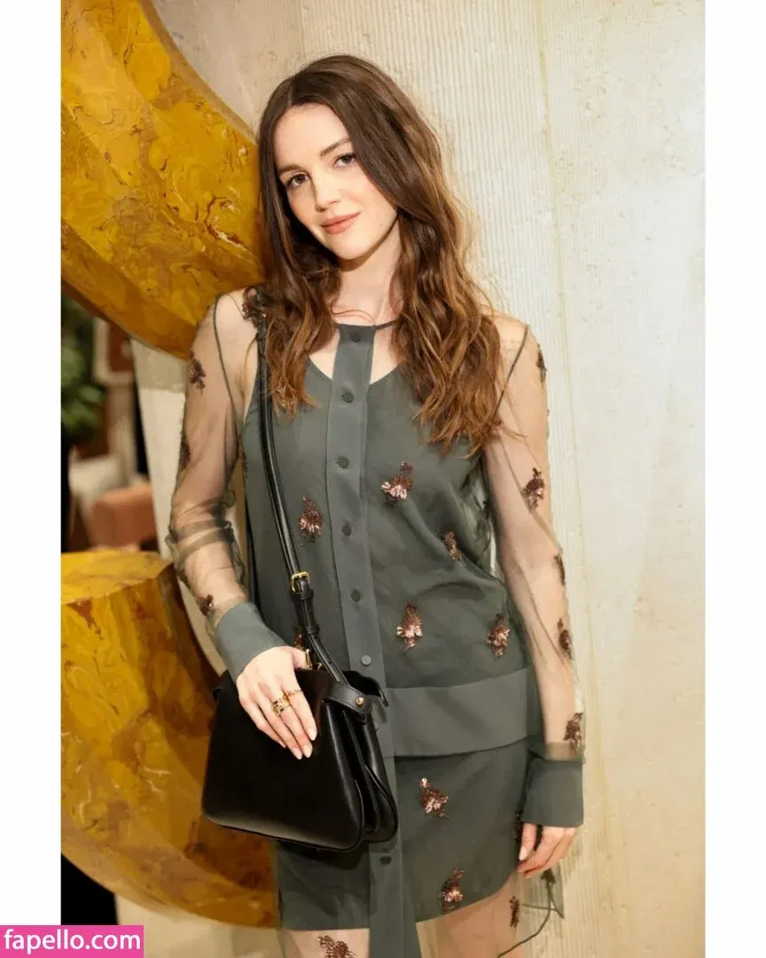 Ella Hunt Onlyfans Photo Gallery 