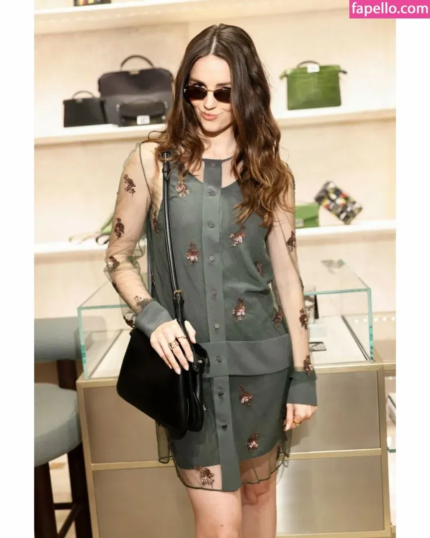 Ella Hunt Onlyfans Photo Gallery 