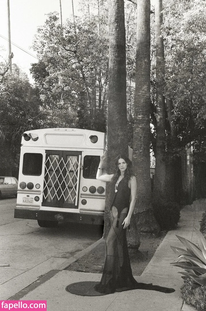 Ella Hunt Onlyfans Photo Gallery 