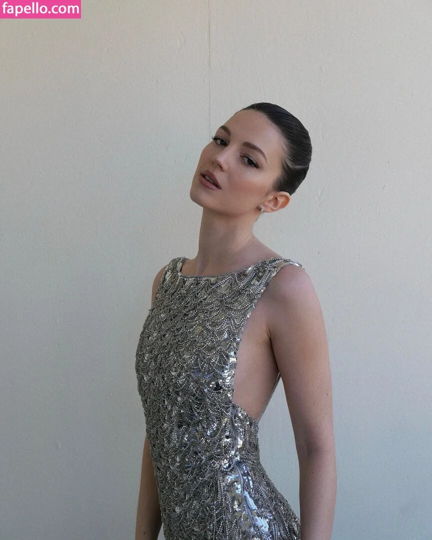 Ella Hunt Onlyfans Photo Gallery 