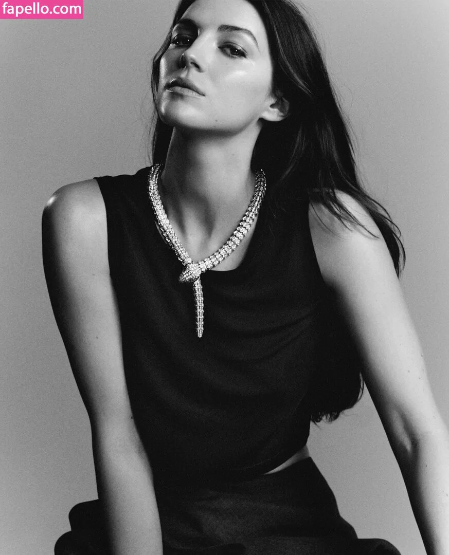 Ella Hunt Onlyfans Photo Gallery 