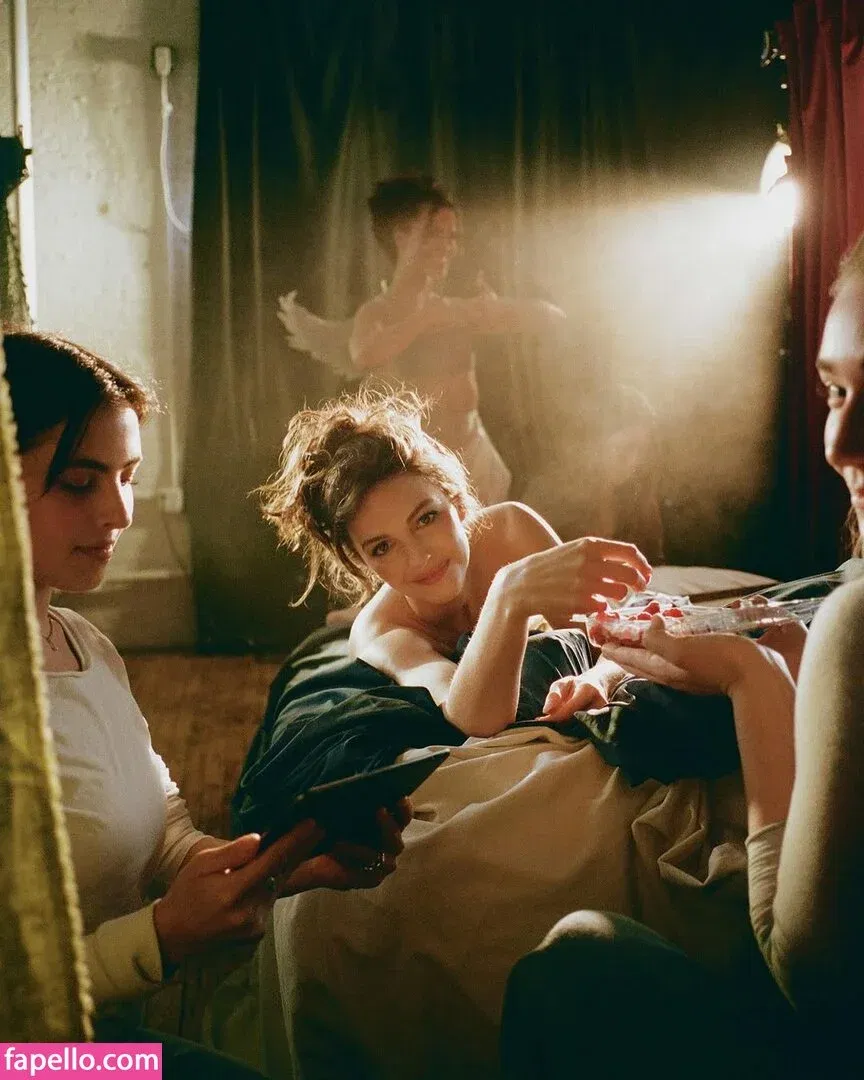 Ella Hunt Onlyfans Photo Gallery 