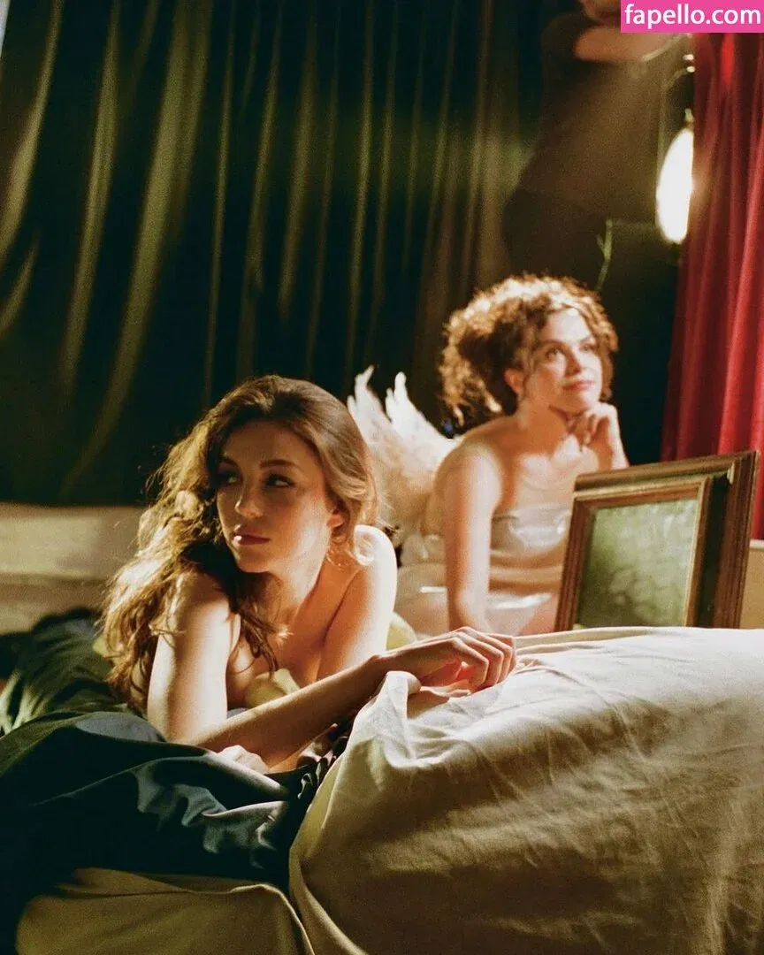 Ella Hunt Onlyfans Photo Gallery 