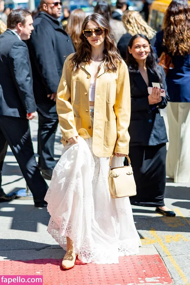 Ella Hunt Onlyfans Photo Gallery 